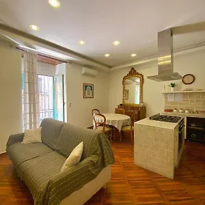 Trinita Degli Spagnoli House Neapol
